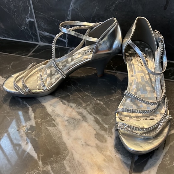 Sliver Diamond Heels - Picture 3 of 4